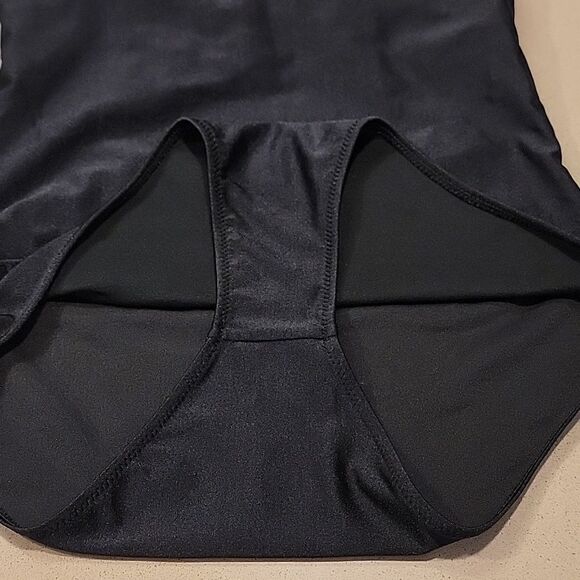 Ekouer Black V-neck Strappy Crossback One-piece Swimsuit - Picture 7 of 16